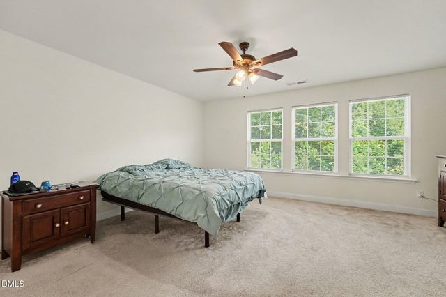 324 E Porthaven Way, Clayton, NC 27527