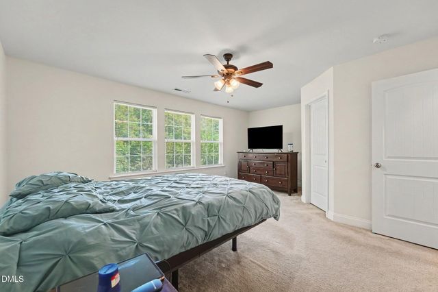 324 E Porthaven Way, Clayton, NC 27527