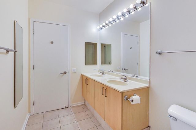 130 S Canal Street 218, Chicago, IL 60606