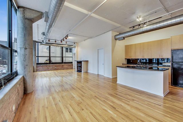 130 S Canal Street 218, Chicago, IL 60606