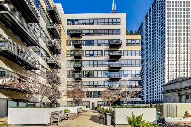 130 S Canal Street 218, Chicago, IL 60606