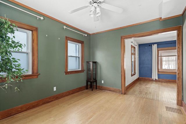 207 N Prairie AVENUE, Waukesha, WI 53186