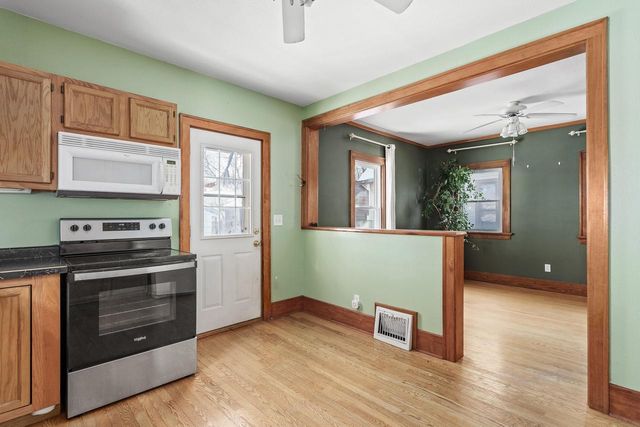 207 N Prairie AVENUE, Waukesha, WI 53186