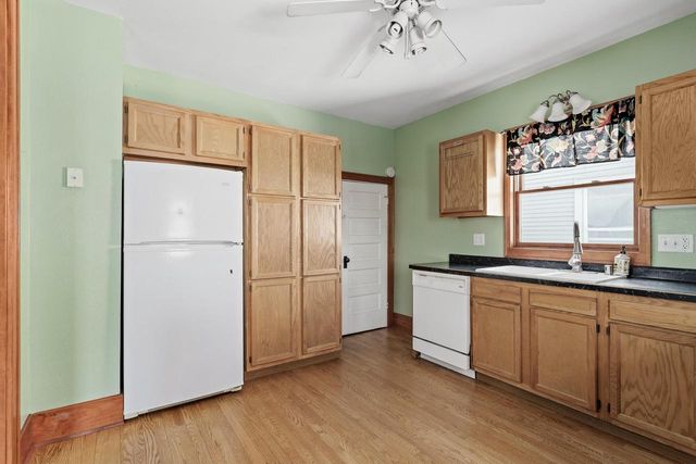 207 N Prairie AVENUE, Waukesha, WI 53186