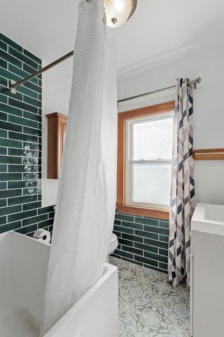 207 N Prairie AVENUE, Waukesha, WI 53186