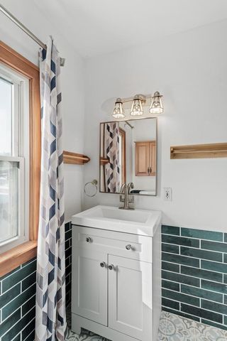 207 N Prairie AVENUE, Waukesha, WI 53186