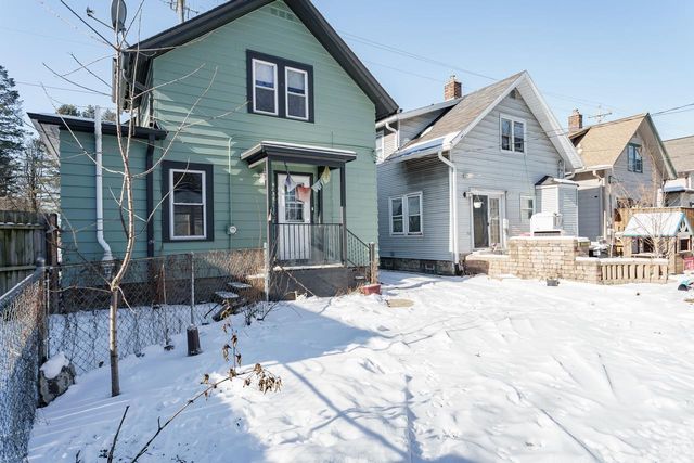 207 N Prairie AVENUE, Waukesha, WI 53186