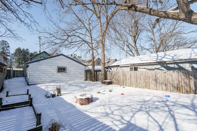 207 N Prairie AVENUE, Waukesha, WI 53186