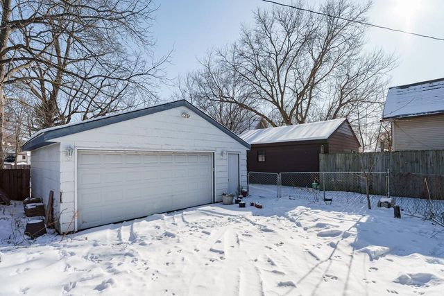 207 N Prairie AVENUE, Waukesha, WI 53186