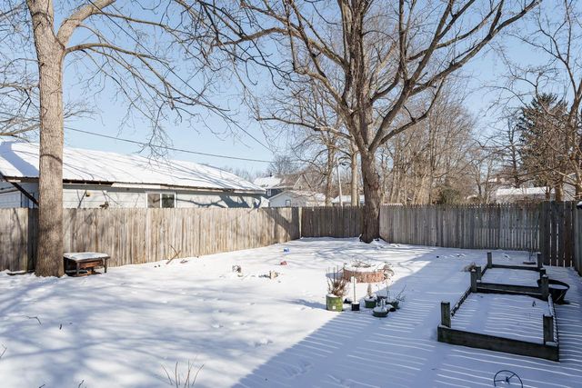 207 N Prairie AVENUE, Waukesha, WI 53186