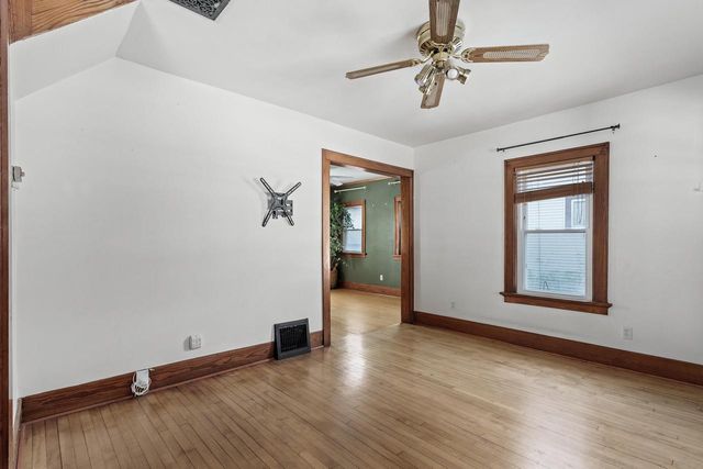 207 N Prairie AVENUE, Waukesha, WI 53186