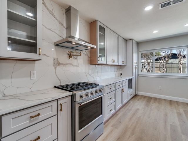 9008 Flicker Lane, Dallas, TX 75238