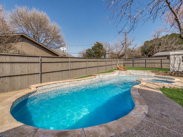 9008 Flicker Lane, Dallas, TX 75238