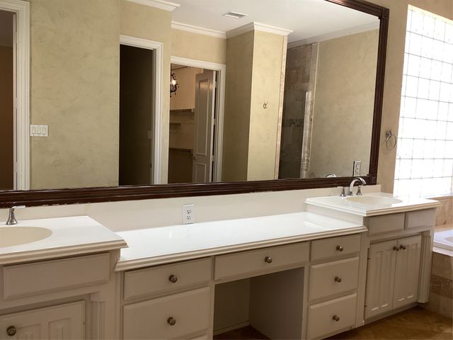 917 Excalibur Drive, Highland Village, TX 75077