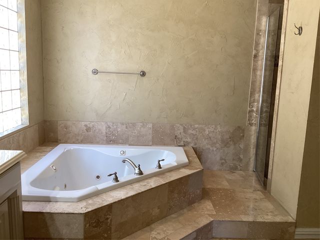 917 Excalibur Drive, Highland Village, TX 75077
