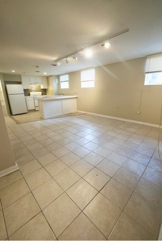 125 S Leavitt Street B, Chicago, IL 60612