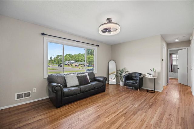 4370 Nicols Road, Eagan, MN 55122