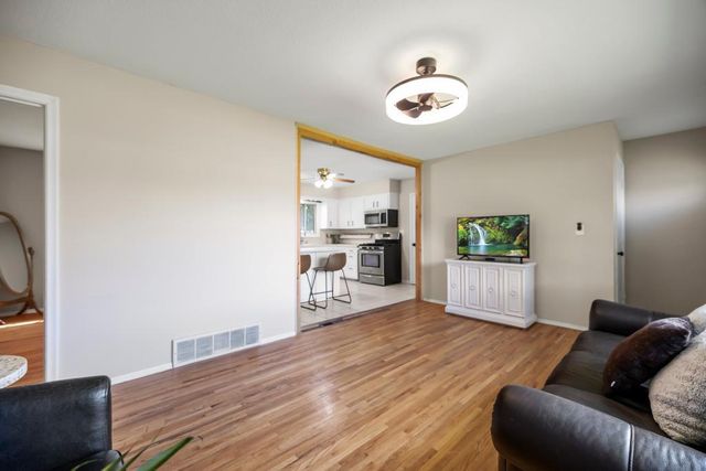 4370 Nicols Road, Eagan, MN 55122