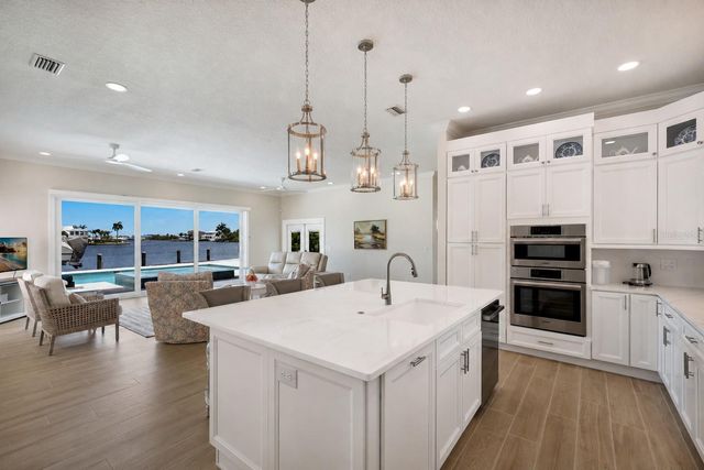 532 70TH STREET, Holmes Beach, FL 34217