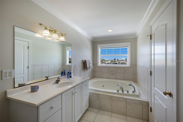 532 70TH STREET, Holmes Beach, FL 34217