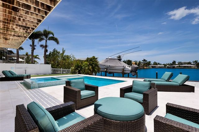 532 70TH STREET, Holmes Beach, FL 34217