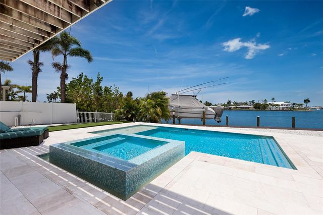 532 70TH STREET, Holmes Beach, FL 34217