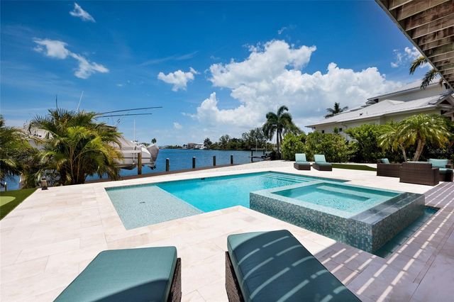 532 70TH STREET, Holmes Beach, FL 34217