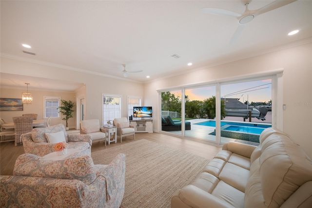 532 70TH STREET, Holmes Beach, FL 34217