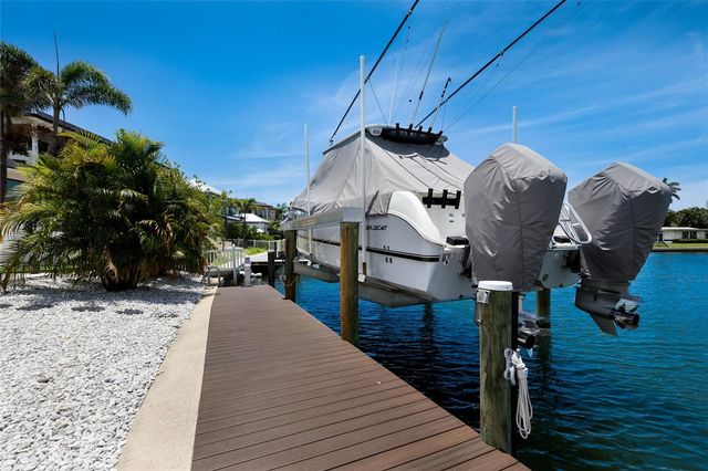 532 70TH STREET, Holmes Beach, FL 34217