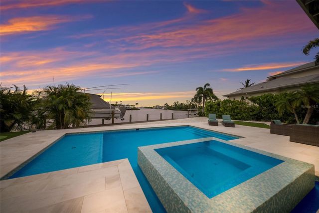 532 70TH STREET, Holmes Beach, FL 34217