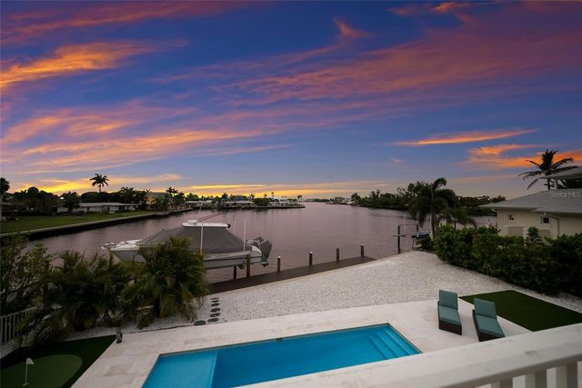 532 70TH STREET, Holmes Beach, FL 34217