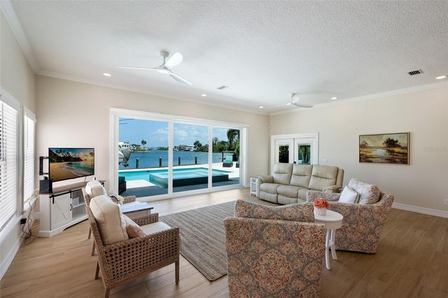 532 70TH STREET, Holmes Beach, FL 34217