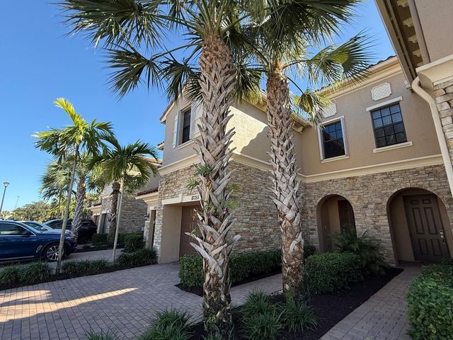 10355 Wellington Parc Drive, Wellington, FL 33449