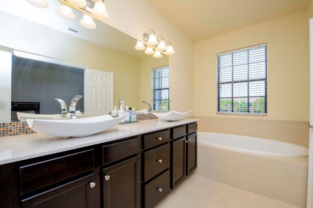 10355 Wellington Parc Drive, Wellington, FL 33449