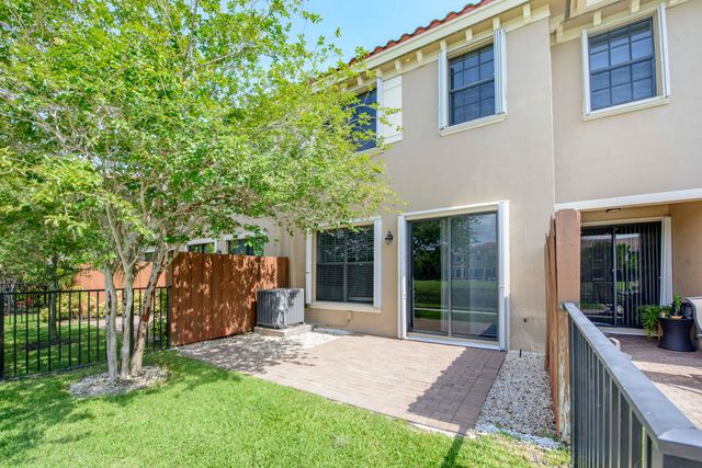 10355 Wellington Parc Drive, Wellington, FL 33449