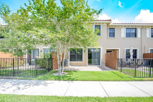 10355 Wellington Parc Drive, Wellington, FL 33449