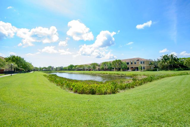 10355 Wellington Parc Drive, Wellington, FL 33449