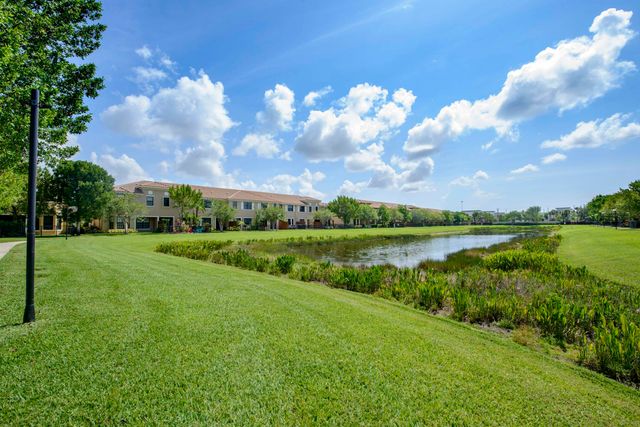 10355 Wellington Parc Drive, Wellington, FL 33449