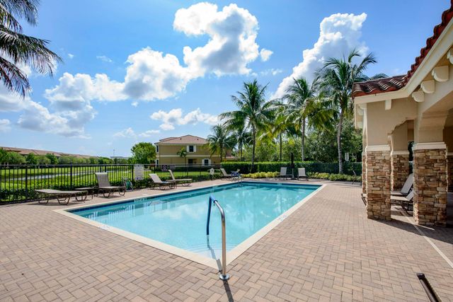 10355 Wellington Parc Drive, Wellington, FL 33449