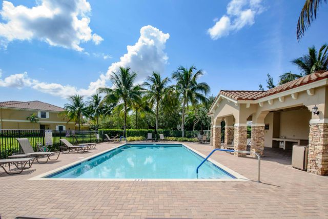 10355 Wellington Parc Drive, Wellington, FL 33449