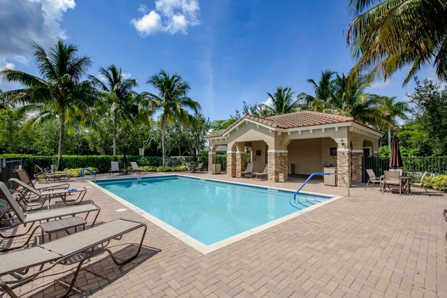 10355 Wellington Parc Drive, Wellington, FL 33449