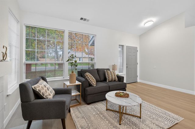 5546 Rightwood Way, Sacramento, CA 95823