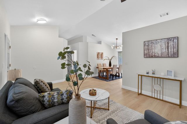 5546 Rightwood Way, Sacramento, CA 95823