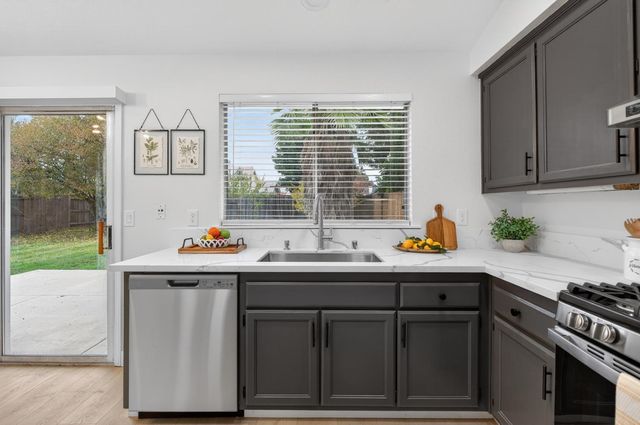 5546 Rightwood Way, Sacramento, CA 95823