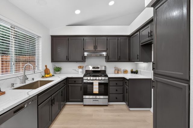 5546 Rightwood Way, Sacramento, CA 95823