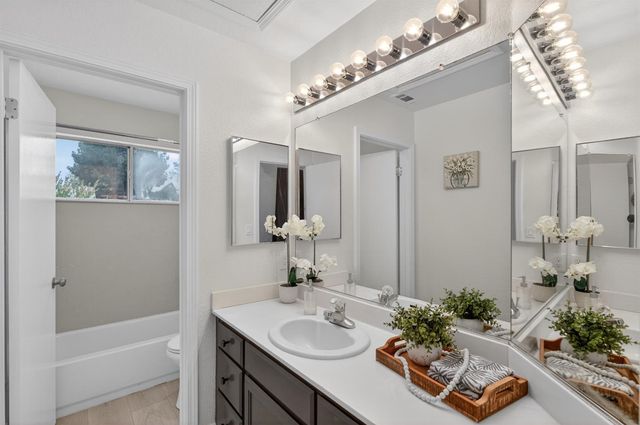 5546 Rightwood Way, Sacramento, CA 95823