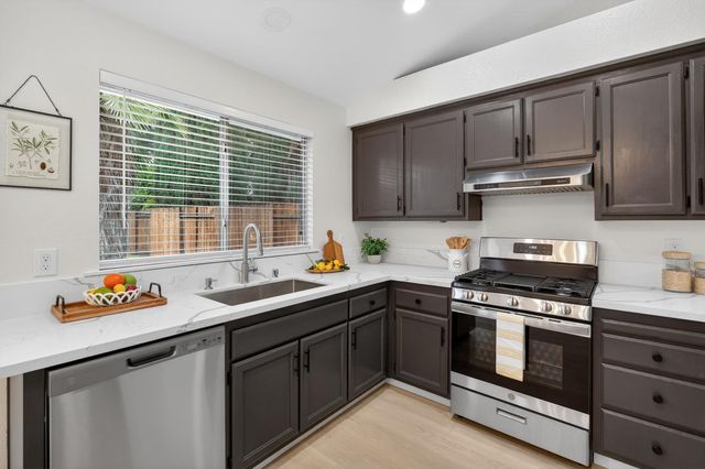 5546 Rightwood Way, Sacramento, CA 95823