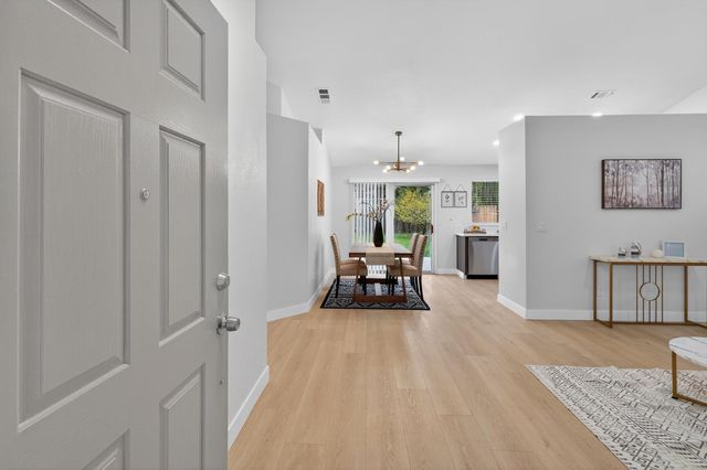 5546 Rightwood Way, Sacramento, CA 95823