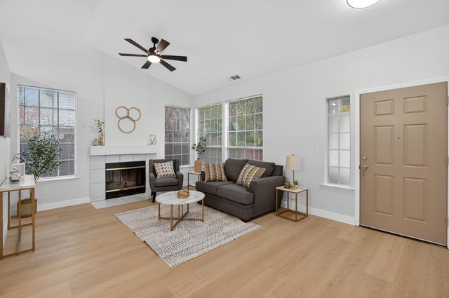 5546 Rightwood Way, Sacramento, CA 95823