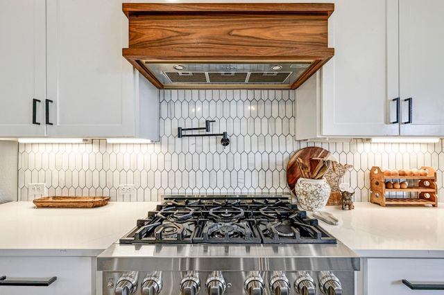 105 Yellow Senna PL, Liberty Hill, TX 78642